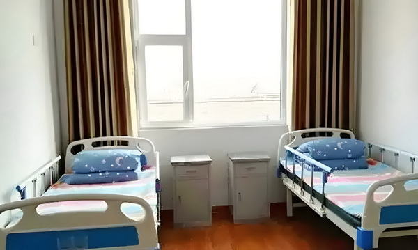 深圳的人才引进政策_冯骥荐电影南京照相馆：没有抒情只有血的事实 冯骥荐电影E停运造成
