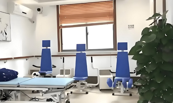 深圳落户条件大学本科_对比刀郎对降央卓玛的连环起诉，汪苏泷对张碧晨还是太心软了 降央卓玛的张大爷报了愤怒警